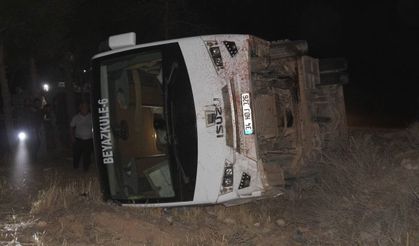Şanlıurfa'da ilginç kaza: İşçi servisi eşeğe çarparak devrildi! 15 yaralı...