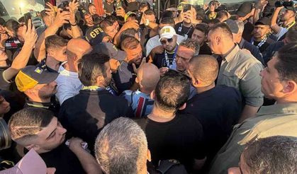 Ali Koç, taraftarlarla birlikte stada gitti