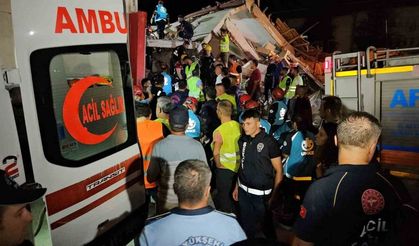 Balıkesir’deki depremde yıkılan binadaki 6 kişinin 6’sı da sağ kurtarıldı