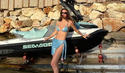 Defne Samyeli'nin yazı bitmedi! Yeni bikinili kareleri var