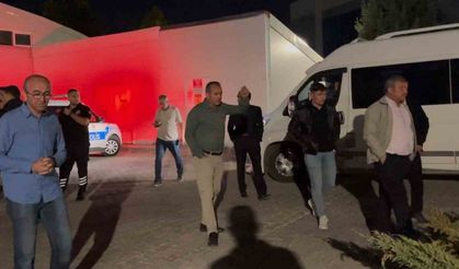 Ambulansı kilometrelerce kovalayıp sıkıştırdılar, başhekimlik bahçesine 1 minibüs adam çağırdılar