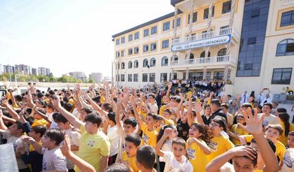 Bakan Tekin’den Gaziantep’te sürpriz okul ziyareti