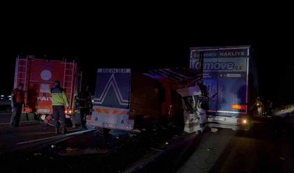 Feci kaza! Tarım işçilerini taşıyan minibüs tıra arkadan çarptı: 3 ölü, 16 yaralı