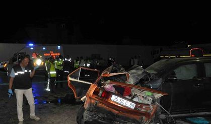 Katliam gibi kazada otomobil ikiye bölündü: 1’i çocuk 5 ölü, 6 yaralı