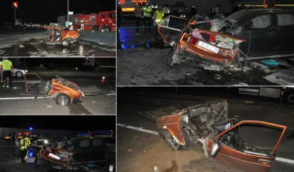 Katliam gibi kaza: Bir otomobil ile kamyonun çarpışması sonucu 5 kişi hayatını kaybetti.