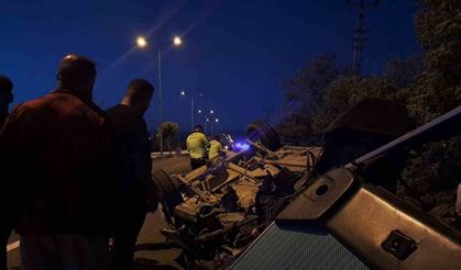 Kilis'te Taşa çarpan Tofaş hurdaya döndü: 2 kişi yaralandı