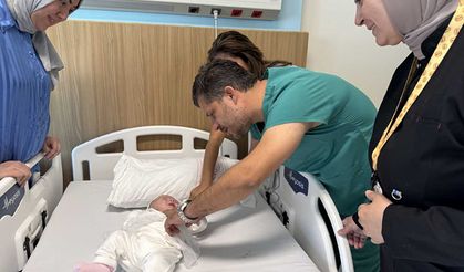 Gaziantep'te Doğuştan göğüs kemiği bulunmayan Eylül bebeğe kıkırdak dokusundan 'iman tahtası' yapıldı