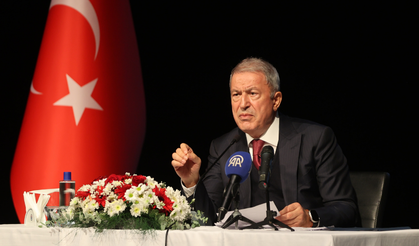 TBMM Milli Savunma Komisyonu Başkanı Akar, Gaziantep'te öğrencilerle buluştu