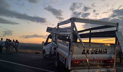 Kilis’te tır ile pikap çarpıştı: 3 yaralı