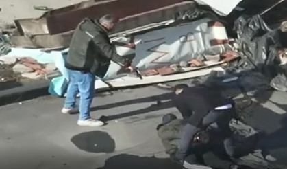 Babasını bıçaklayarak öldüren oğul çatıda böyle yakalandı