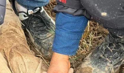 Dayısı tarafından dövülerek ölüme terk edilen çocuk kayaların altında yaralı halde bulundu