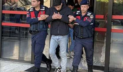 Görevli polislerin üzerine motosiklet sürdüler, kayıta aldıkları görüntüleri sosyal medyada paylaştılar