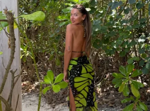Hadise'den tatil pozları: Makyajsız ve doğal hali dikkat çekti