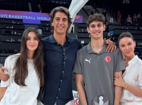 Ailece Yunanistan'a gitmişlerdi! Demet Şener ve İbrahim Kutluay’dan tatil pozları