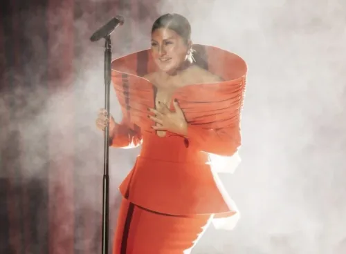 Sibel Can'ın konser kıyafeti olay oldu