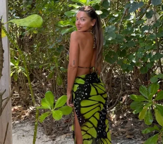 Hadise'den tatil pozları: Makyajsız ve doğal hali dikkat çekti