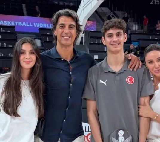 Ailece Yunanistan'a gitmişlerdi! Demet Şener ve İbrahim Kutluay’dan tatil pozları