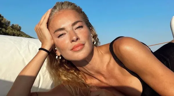 Kim der ki 48 yaşında! Burcu Esmersoy, bikinili pozlarıyla yine büyüledi