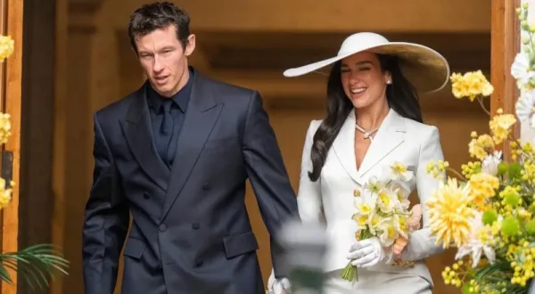 Ünlü şarkıcı Dua Lipa ile Callum Turner evlendi! Londra’da sade nikah...