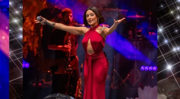 Melek Mosso'dan konserde dikkat çeken dans şovu