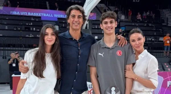 Ailece Yunanistan'a gitmişlerdi! Demet Şener ve İbrahim Kutluay’dan tatil pozları