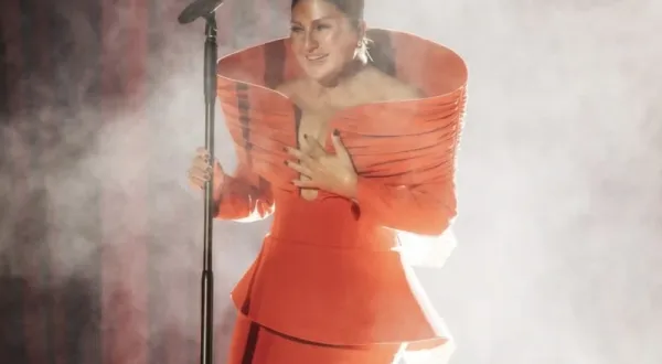 Sibel Can'ın konser kıyafeti olay oldu