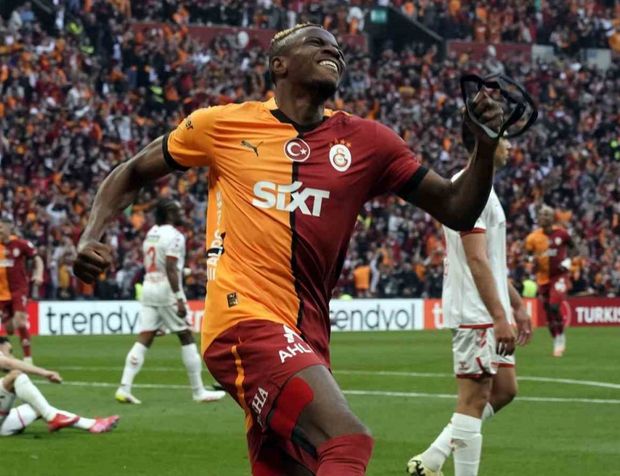 Victor Osimhen transferinde beklenen haber: Napoli teklifi kabul etti