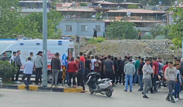 Gaziantep'te kamyonla motosikletin çarpışması sonucu 2 kişi yaralandı