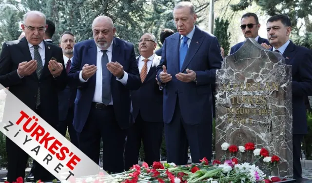 Cumhurbaşkanı Erdoğan Alparslan Türkeş'in kabrini ziyaret etti