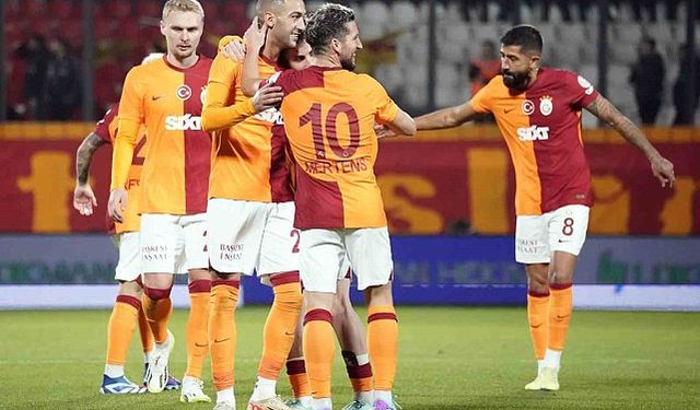 Trendyol Süper Lig: Galatasaray: 2 - Pendikspor: 0 (İlk yarı)