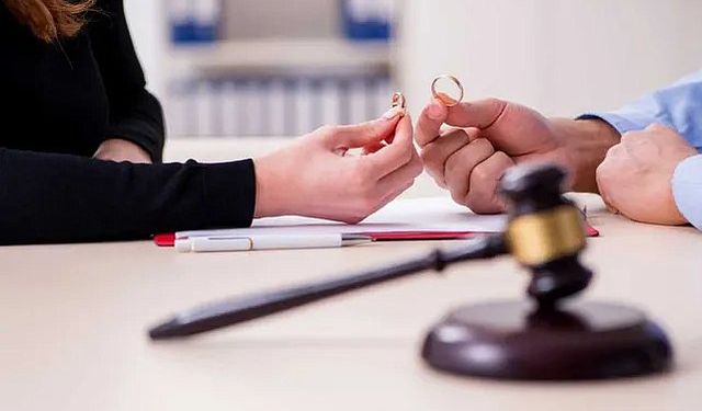 Yargıtay, kocanın cebinden habersiz para almayı boşanma sebebi saydı