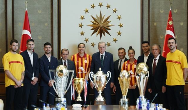 Cumhurbaşkanı Erdoğan Galatasaray Spor Kulübü'nü kabul etti