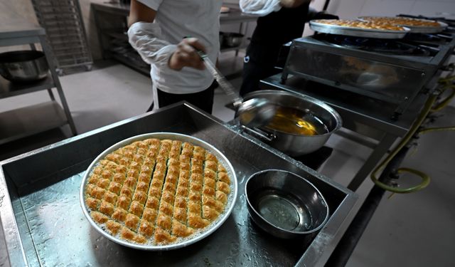 Gaziantepli baklavacıların bayram mesaisi sürüyor