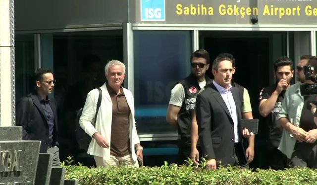 Fenerbahçe’nin anlaşmaya vardığı Teknik Direktör Jose Mourinho’yu taşıyan uçak İstanbul’a iniş yaptı.