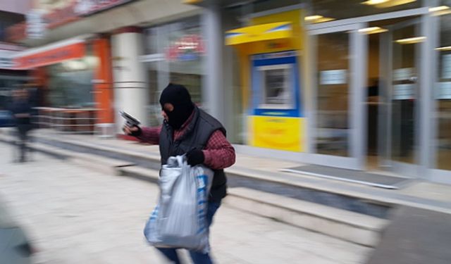 Gaziantep'te film gibi soygun! Banka çıkışı milyonları aldılar...