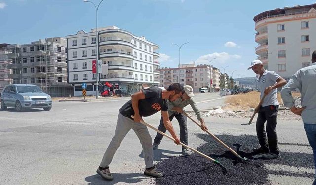 Araban’da tahrip olan yollarda yama çalışmaları sürüyor