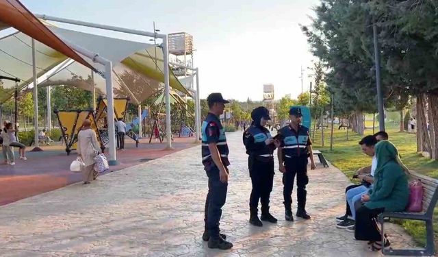 Gaziantep’te Jandarma yaya devriyesi görev başında