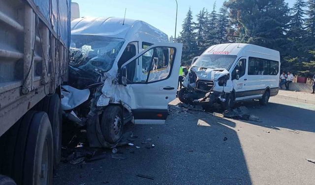 Gaziantep'te İşçi servisleri kafa kafaya çarpıştı: 21 yaralı