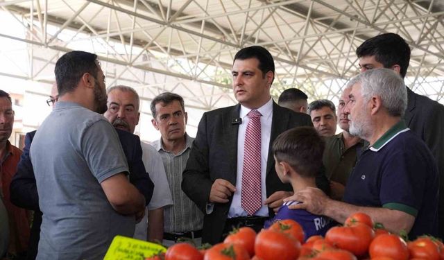 Yılmaz, pazarcı esnafıyla bir araya geldi