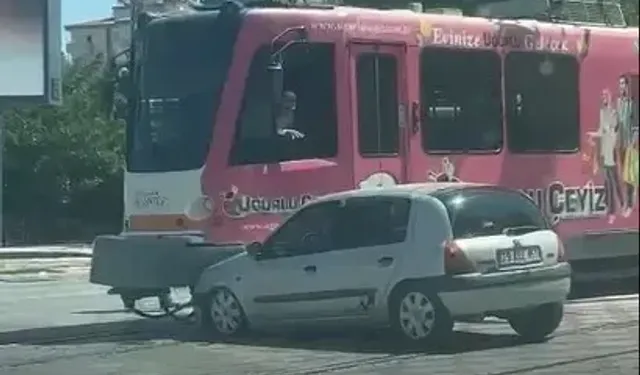 Gaziantep'te otomobil tramvaya çarptı