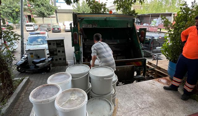 Tonlarca bozulmuş ve etiketsiz ürün imha edildi