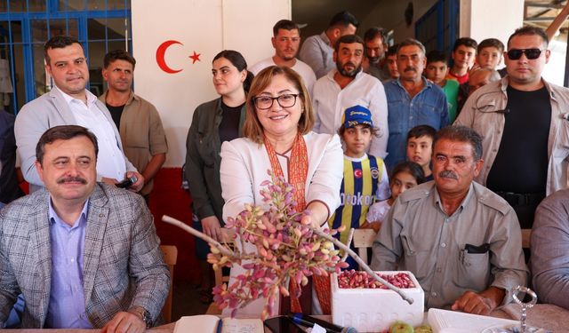 Gaziantep Büyükşehir Belediye Başkanı Fatma Şahin Nizip'te çiftçilerle buluştu