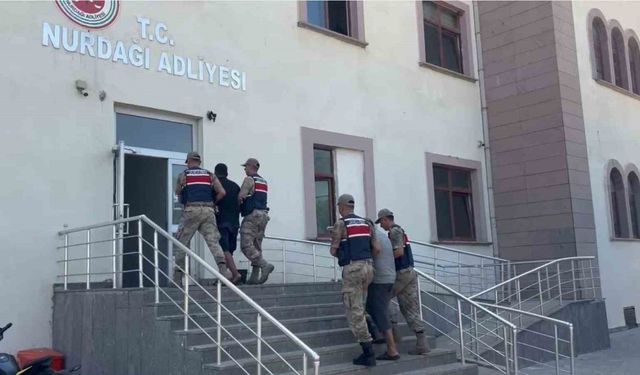 Gaziantep’te kaçak göçmen organizatörü 2 şahıs tutuklandı