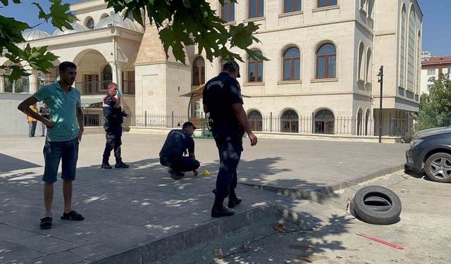 Namaz kılmak için camiye giderken merminin hedefi oldu