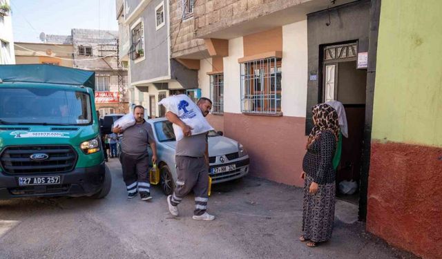 Şehitkamil Belediyesinden 1 günde 2 bin aileye gıda desteği