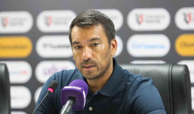 Van Bronckhorst: “İstanbul’a galibiyetle döndüğümüz için mutluyuz"