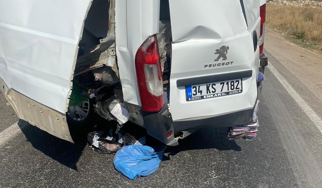 Gaziantep’te kamyonetle otomobilin çarpıştığı kazada 3 kişi yaralandı