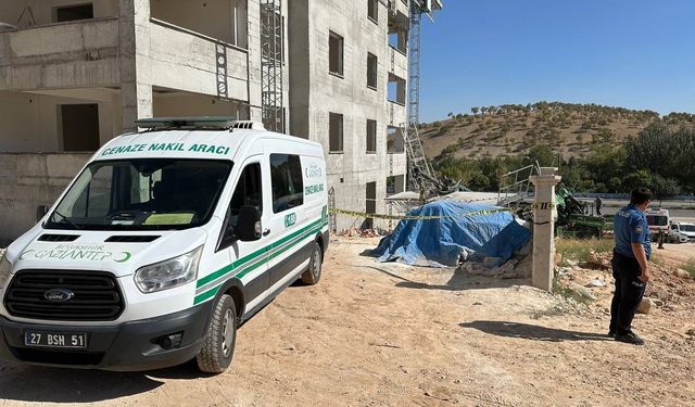 Gaziantep'te devrilen vincin altında kalan işçi hayatını kaybetti