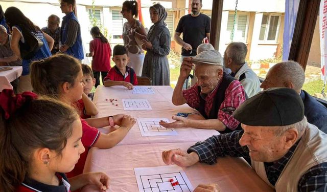 Huzurevi sakinleri ile çocuklar bir araya geldi