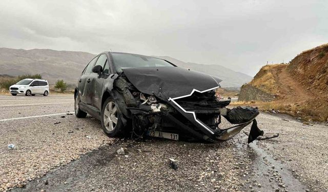 Malatya’da iki otomobilin çarpıştığı kazada 2 kişi yaralandı